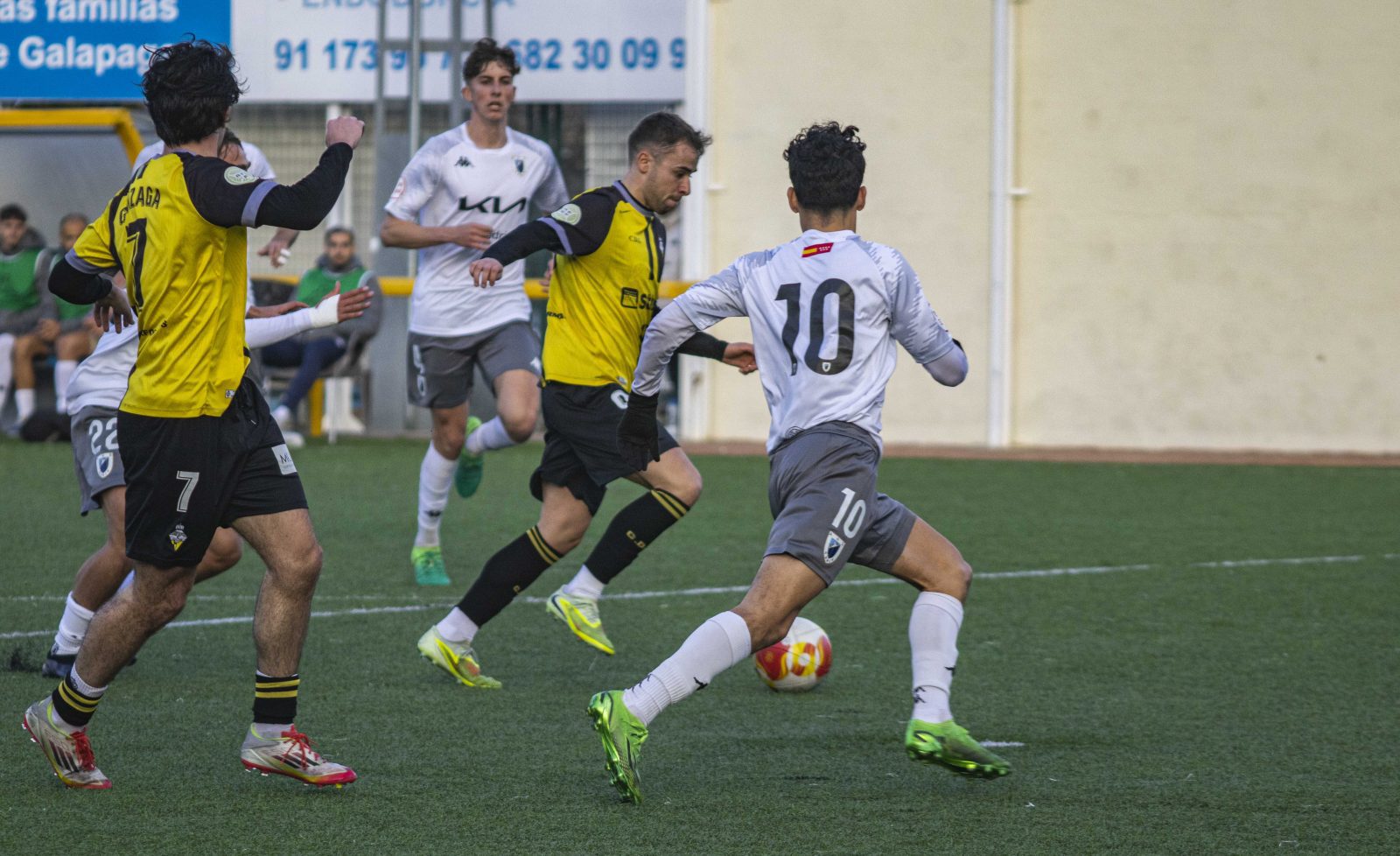 Figueroa dispara para abrir el marcador