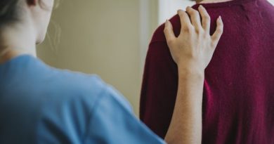 Female nurse touching a patients shoulder