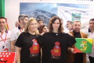 Isabel Díaz Ayuso, junto a la alcaldesa, Victoria Barderas, en FITUR 2024