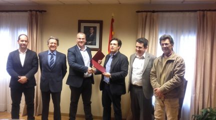 Los ayuntamientos de Galapagar y Villanueva del Pardillo firman un convenio para adecuar el camino de acceso a la urbanización Las Cuestas