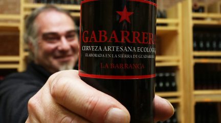 Artesana, orgánica y con vocación social: así es «Gabarrera», la primera cerveza de Madrid con certificación ecológica