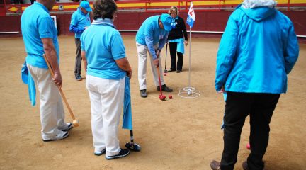 El ‘ground golf’ se estrena con éxito en la plaza de toros de Valdemorillo