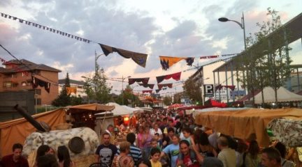 La calle Batalla de Bailén de Collado Villalba acoge este fin de semana el Mercado Goyesco