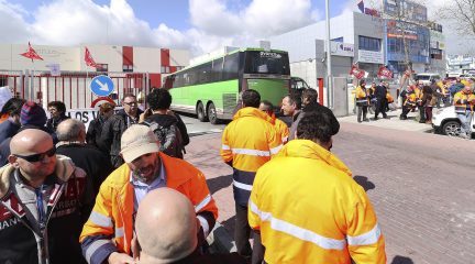 Suspendida la jornada de paros en Larrea para este lunes 3 de abril ante la «predisposición» de la empresa a negociar con los representantes de los trabajadores