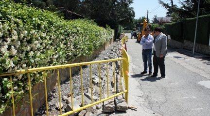 La nueva operación asfalto de Galapagar, que llegará a 16 calles, se inicia en la urbanización San Alberto Magno