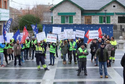 Trabajadores del Ayuntamiento de Alpedrete manifestandose