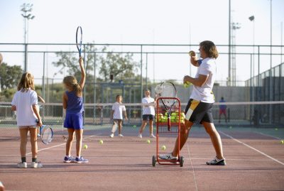 Pista de tenis en club deportivo