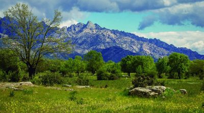 Vista del Yelmo desde la dehesa de Moralzarzal