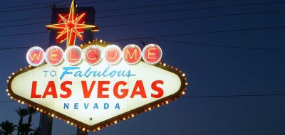 Cartel publicitario de bienvenido a las Vegas