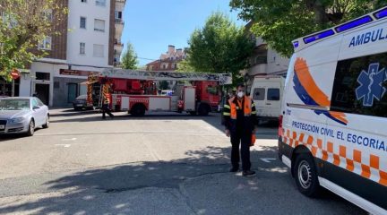 Susto en El Escorial: un fallo eléctrico provoca una explosión en un local de la calle Alfolí