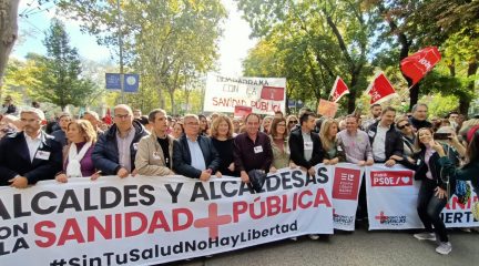Vecinos y alcaldes de la Sierra, en la manifestación por la sanidad pública en Madrid: «Basta de tanta precariedad, hay que revertir la situación»