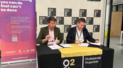PRO2 firma un acuerdo de colaboración con Alcandora Publicidad para fomentar el desarrollo personal y profesional de los jóvenes