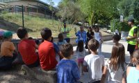 La alcaldesa de Collado Villalba visita el Campamento Urbano de Verano del colegio El Enebral
