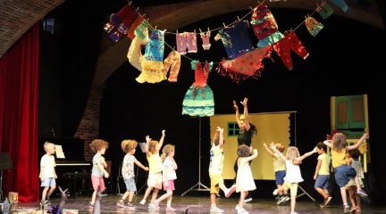 Un total de 467 niños han hecho bandera de su creatividad en la Escuela de Verano de Enseñanzas Artísticas en Valdemorillo