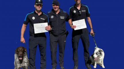 La Policía Local de Hoyo de Manzanares recibe formación para trabajar con una unidad canina