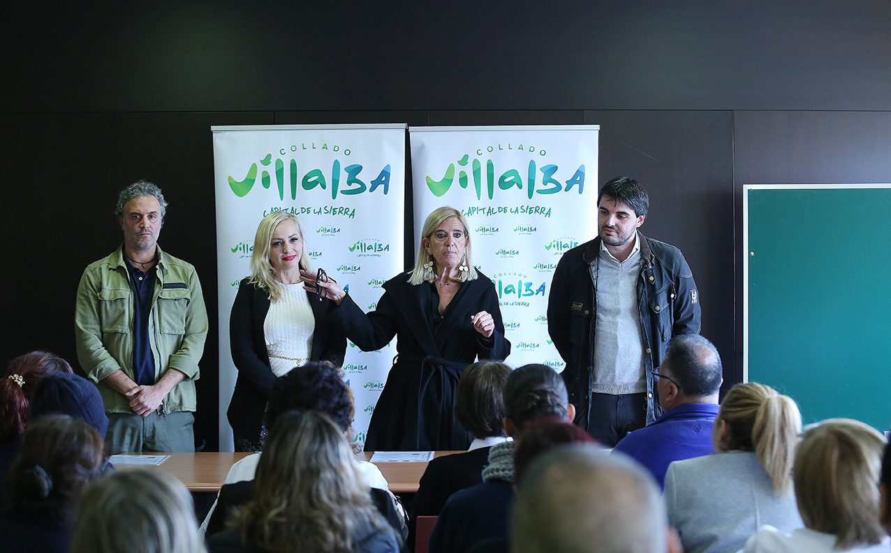 El concejal responsable de la Brigada, Ramón Pavón, la edil de Desarrollo Local, Estela Mosquera, la alcaldesa, Mariola Vargas, y el concejal de Personal, Miguel Aísa, de izquierda a derecha El concejal responsable de la Brigada, Ramón Pavón, la edil de Desarrollo Local, Estela Mosquera, la alcaldesa, Mariola Vargas, y el concejal de Personal, Miguel Aísa, de izquierda a derecha