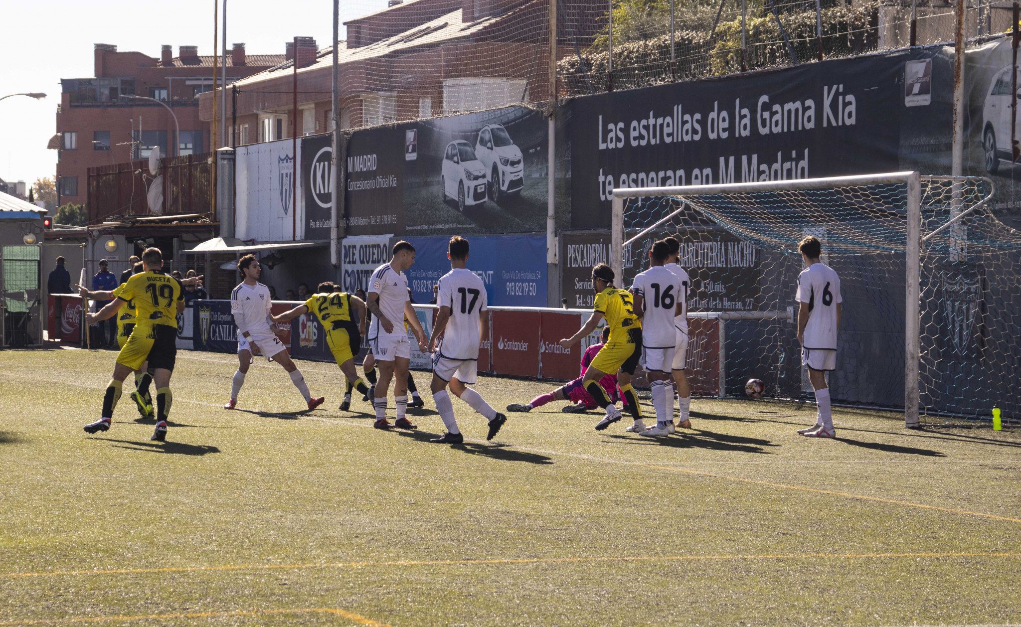 Guille marca el primer gol del partido para el CD Galapagar / Fotografía: Vidal Fraguas