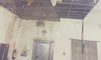 Ventanas caídas, techos rotos y humedades: así es el estado insalubre y peligroso de los despachos de la Ciudad Deportiva de Collado Villalba