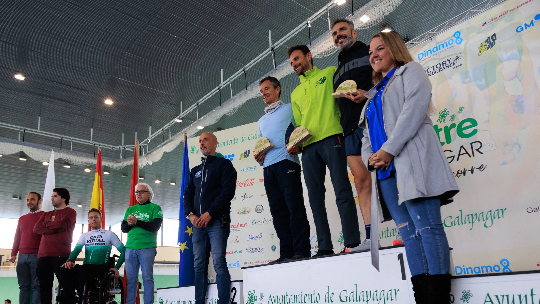 La alcaldesa de Galapagar, con los ganadores en la categoría masculina de los 10 kilómetros