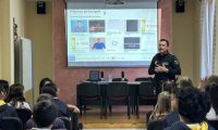 La Policía Local de Collado Villalba imparte formación en varios colegios sobre los riesgos del uso indebido de las redes sociales