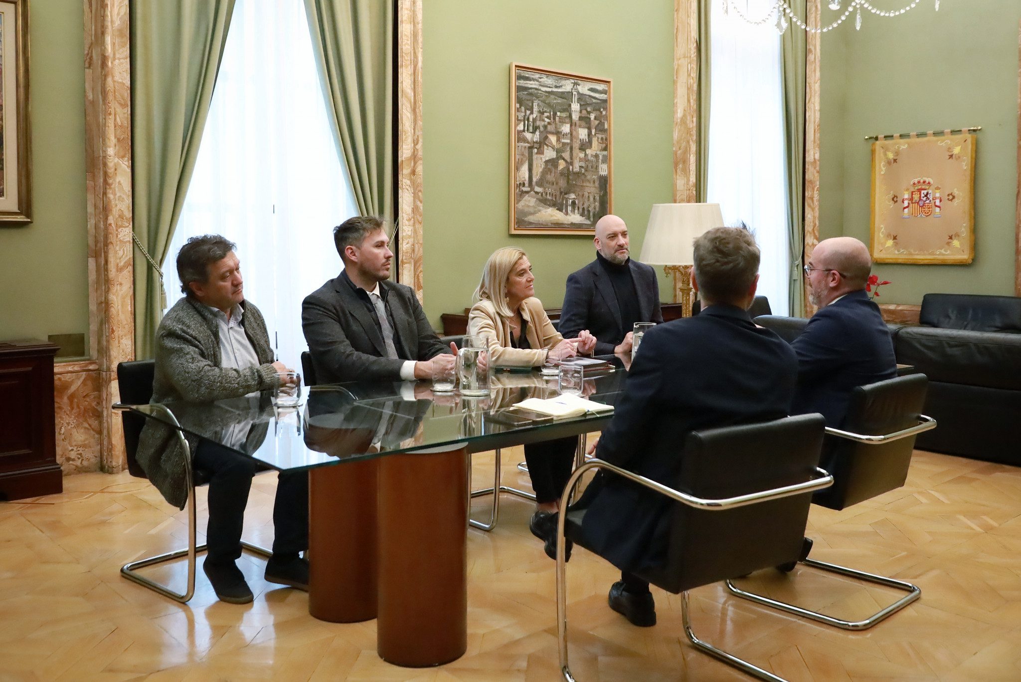 Imagen de la reunión entre los responsables municipales de Collado Villalba y el delegado del Gobierno 