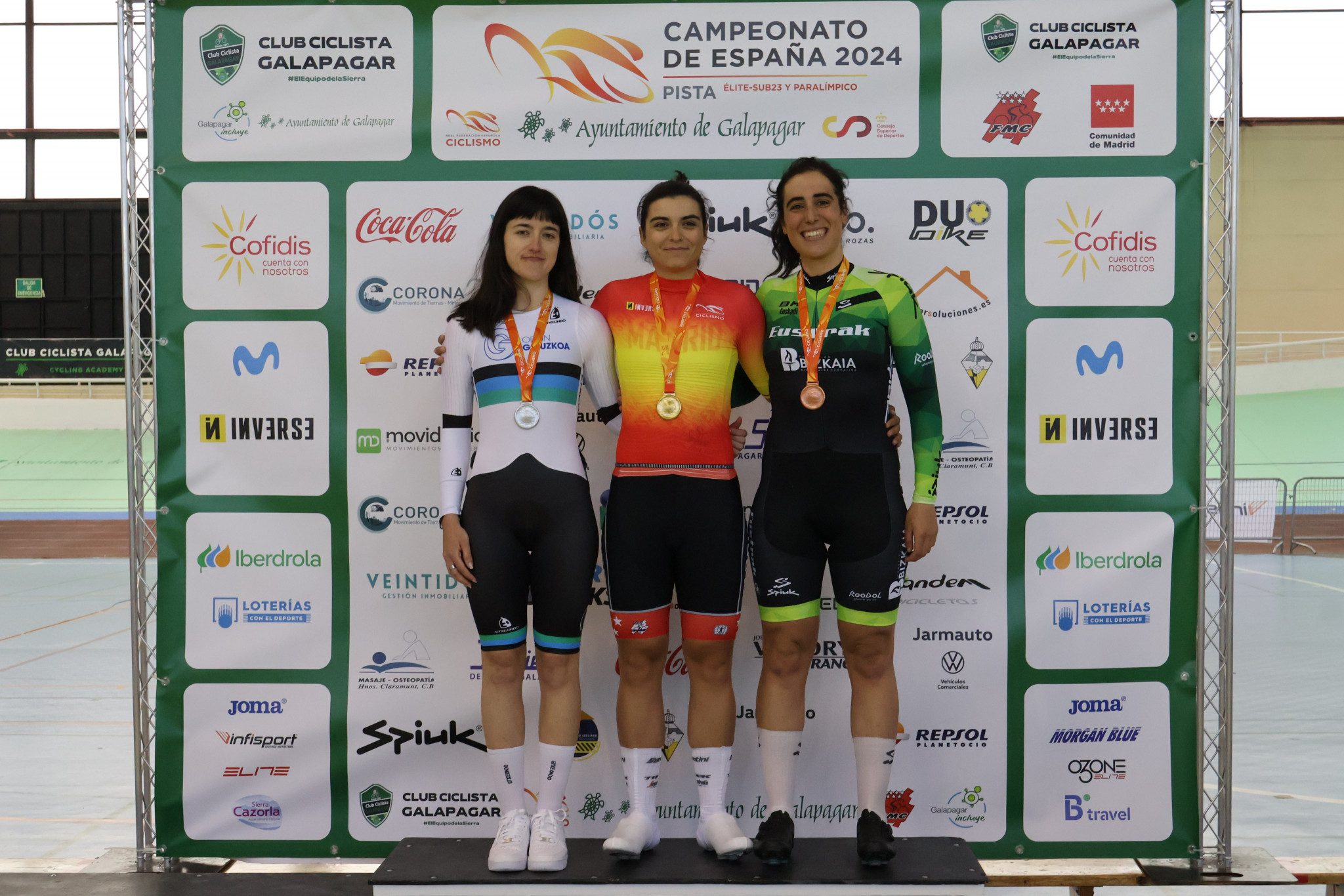 Eva Anguela, en el podio como campeona de España de eliminación