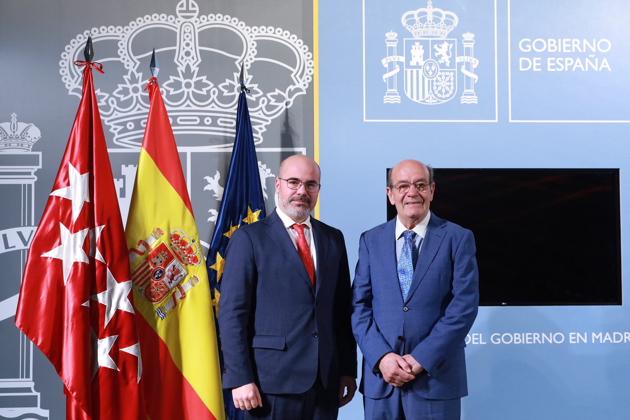 El delegado del Gobierno en Madrid, con el alcalde de El Escorial