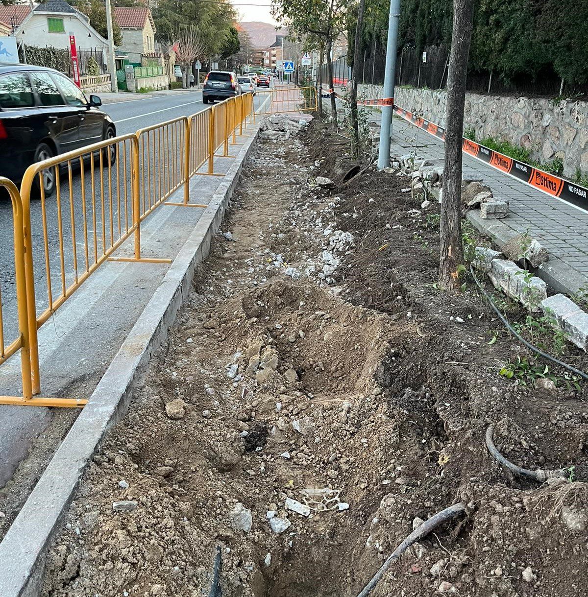 Obras de canalización en la carretera de Galapagar a Colmenarejo