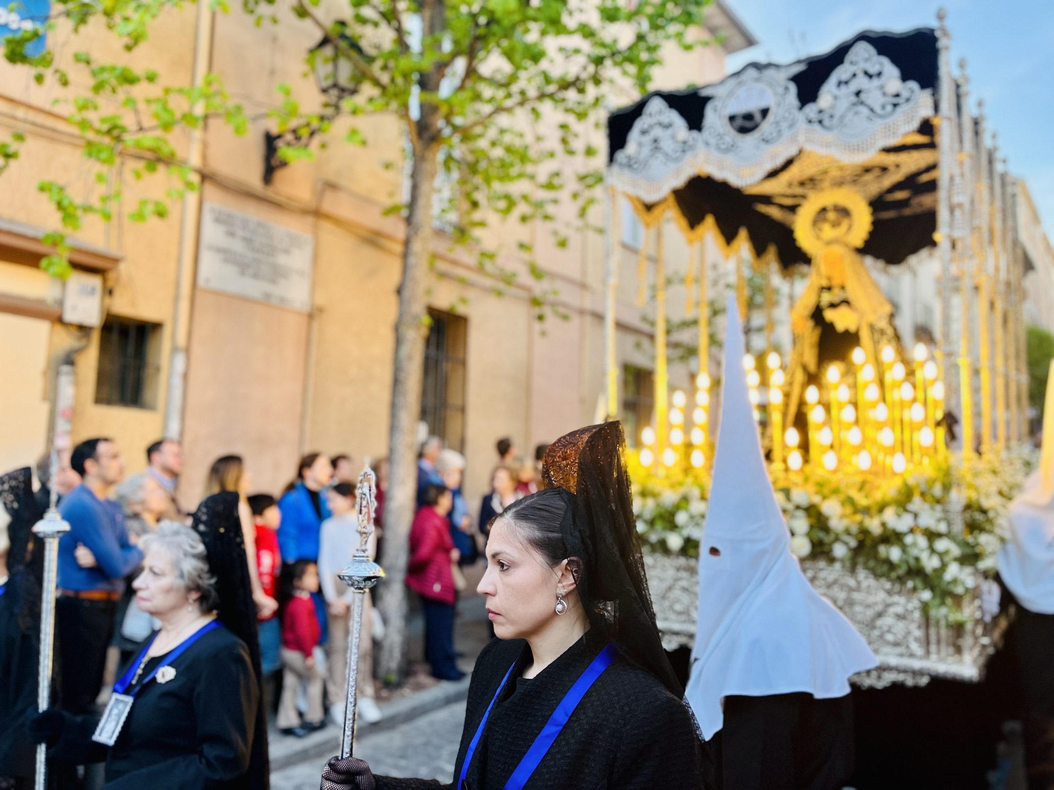 Imagen de la Virgen de la Soledad en la procesión del Santo Entierro de 2023