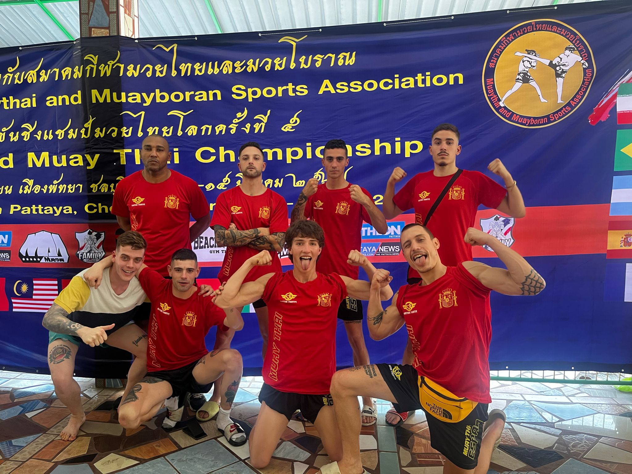 El equipo del TMF Sierra Fighter, en el campeonato de Pattaya