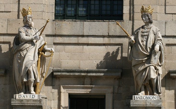 Estatuas de David y Salomón en el Patio de Reyes del Monasterio de San Lorenzo de El Escorial