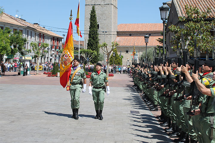Imagen de la jura de bandera realizada hace unos años en la Plaza de la Constitución de Galapagar