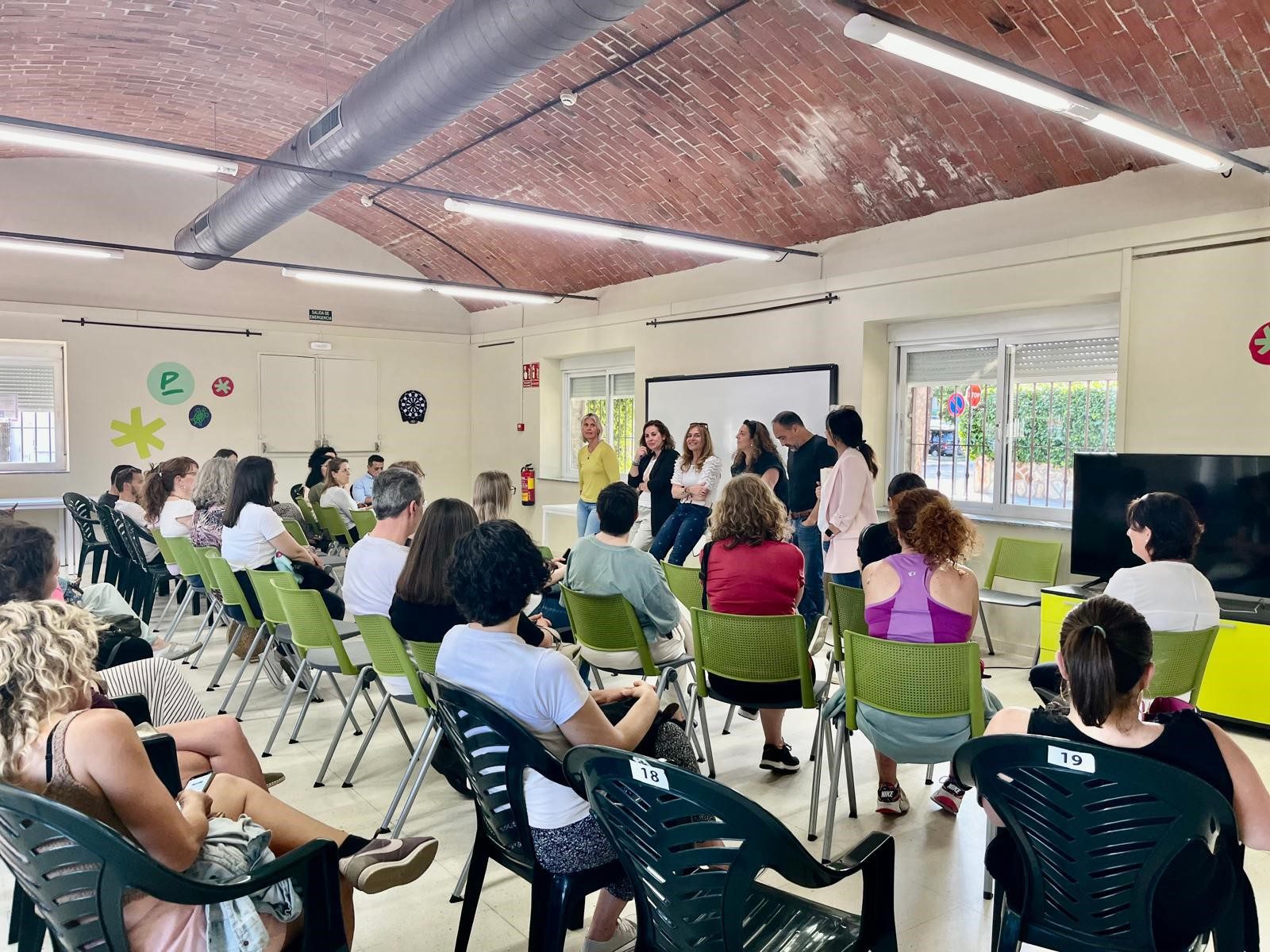 Reunión de padres en el Punto Joven de Galapagar
