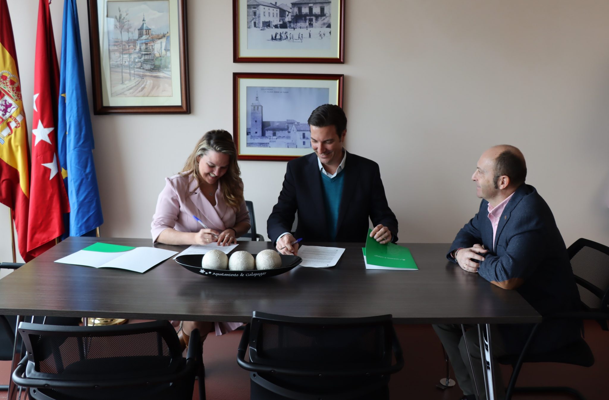 Firma del convenio entre el Ayuntamiento de Galapagar y ESIC