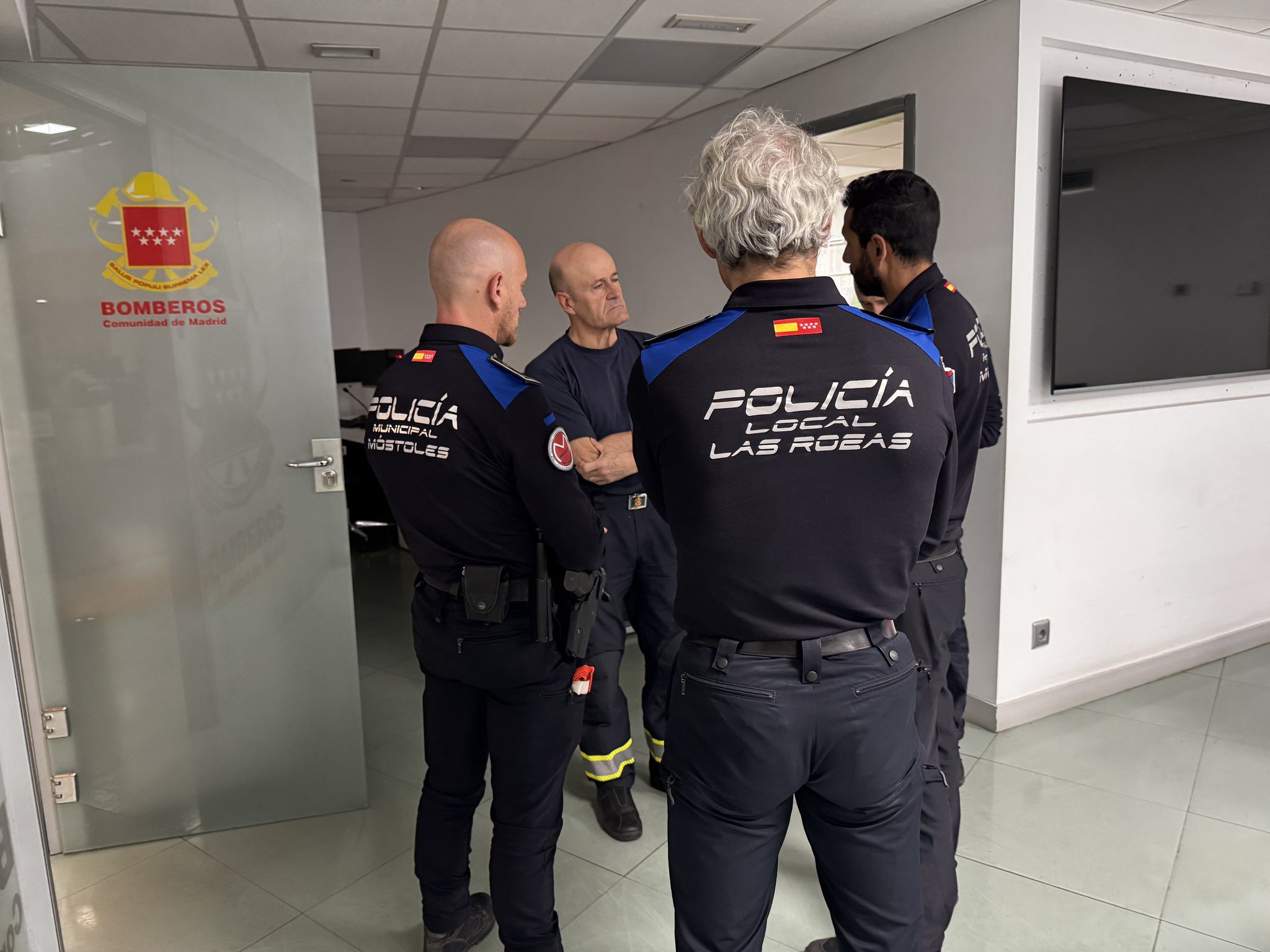 Agentes de la Policía Local de Las Rozas, ayer en el Parque de Bomberos situado en esta localidad