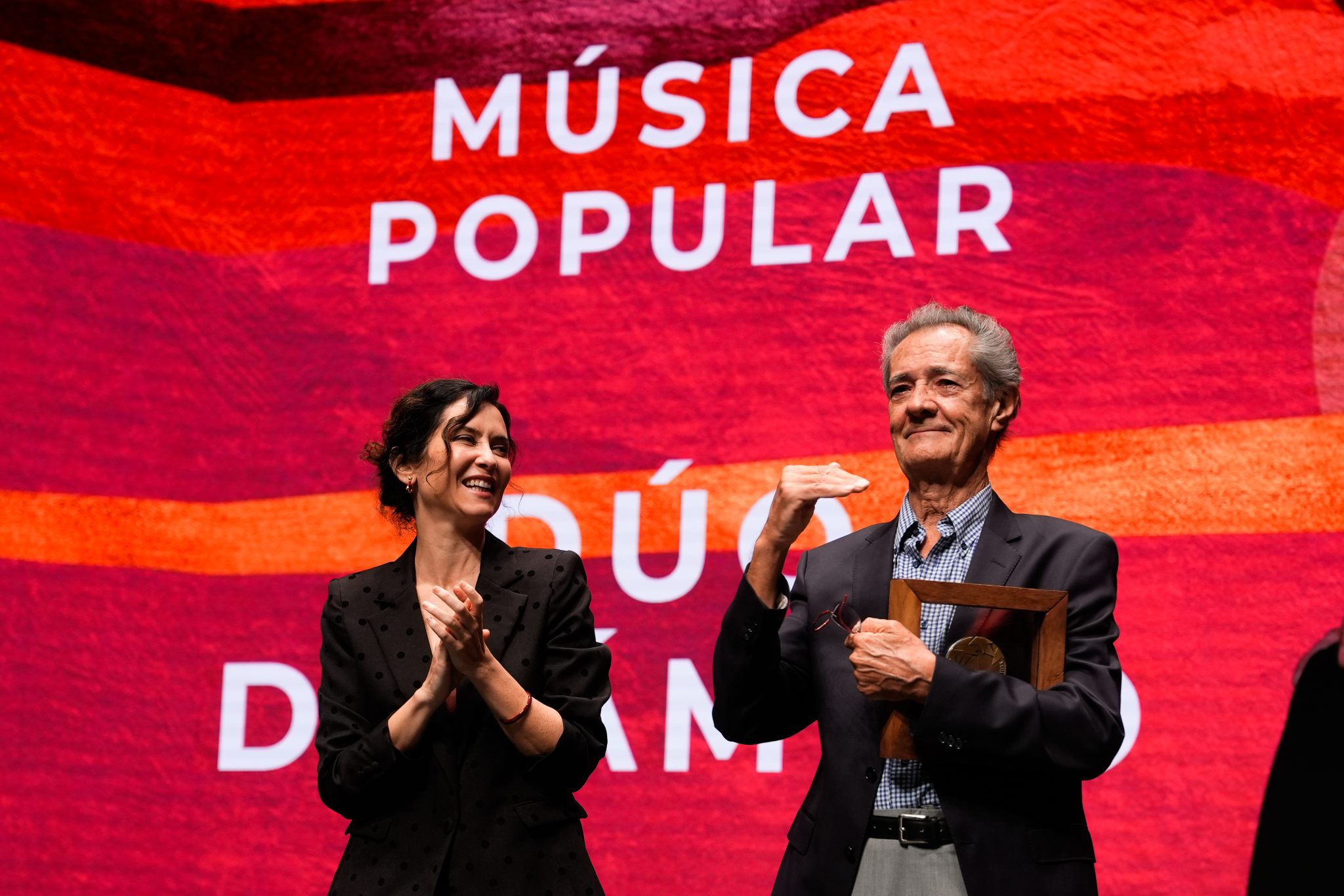 Isabel Díaz Ayuso y Dúo Dinámico