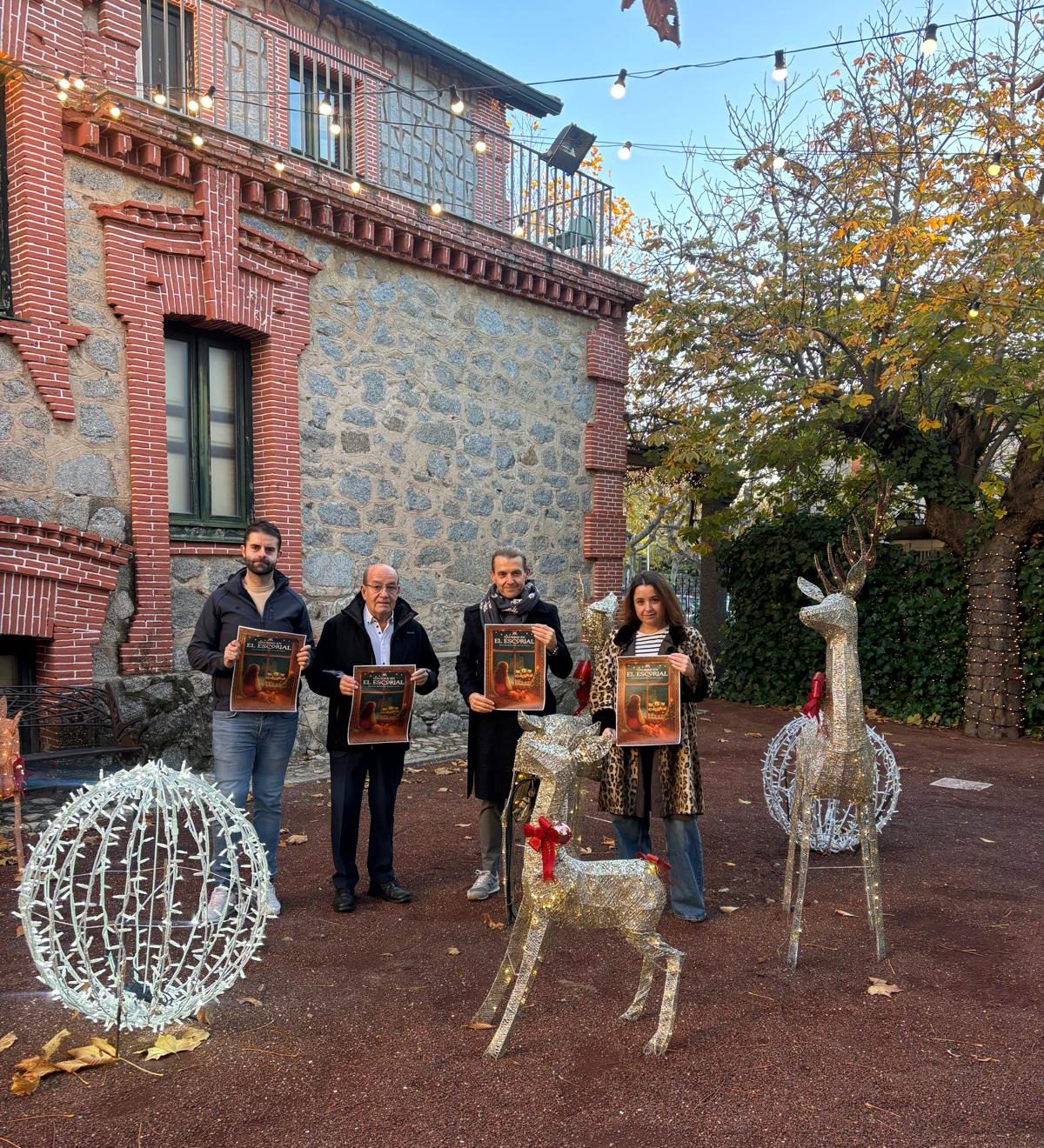 El alcalde, Antonio Vicente, con los concejales de Fiestas, Cultura y Comercio, Rubén Herranz, Antonio Lobo y Mayte Bertomeu