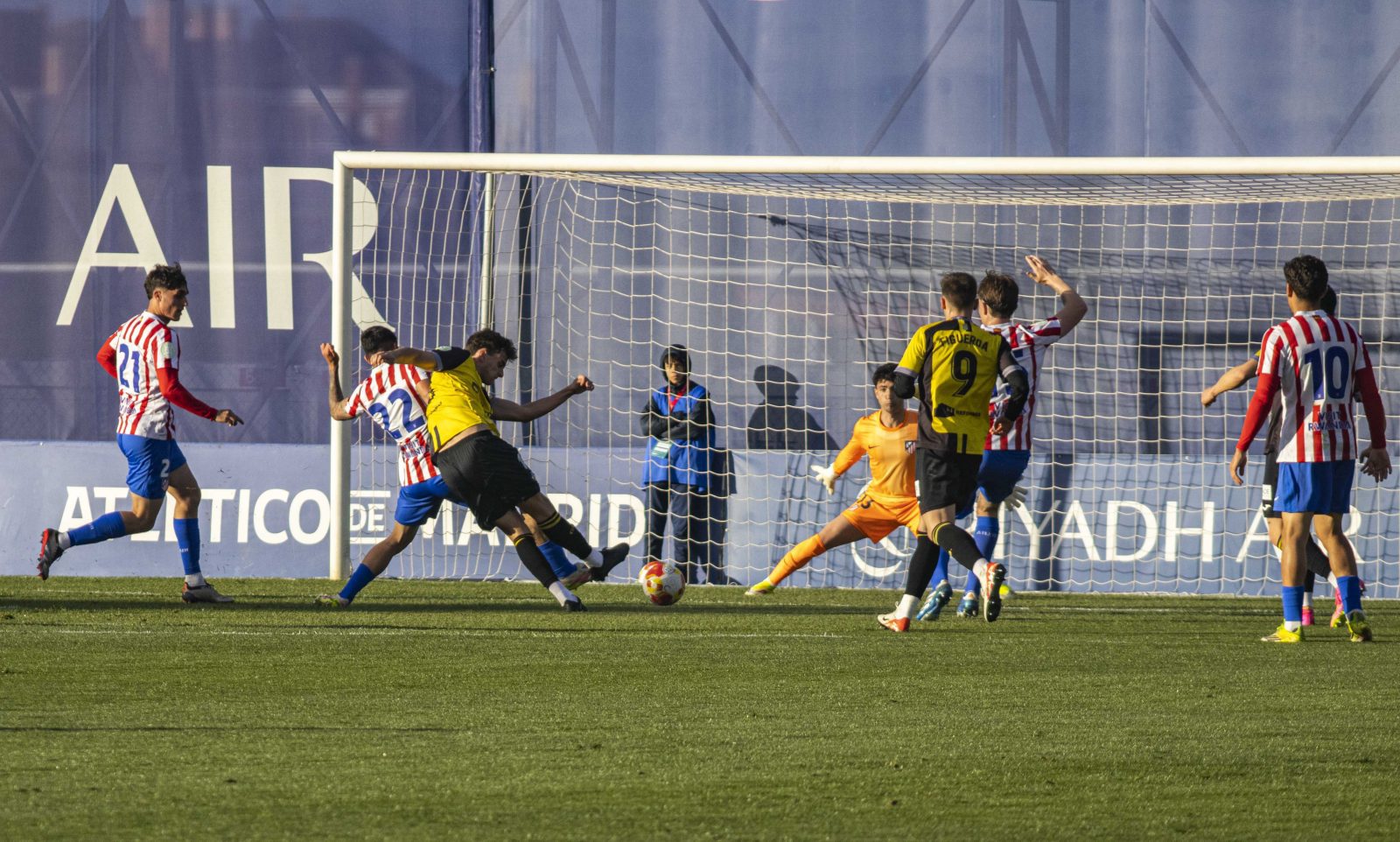 Ferre marca el primer gol ante la oposición de David