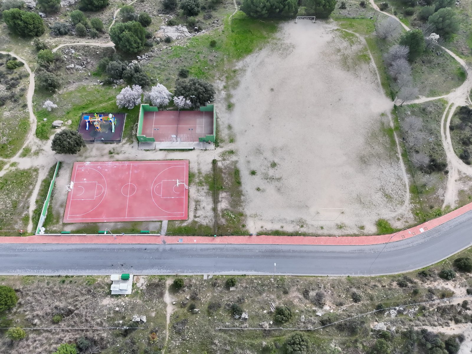 Imagen a vista de dron de la actual zona deportiva de la Avenida de Portugal, en Parquelagos