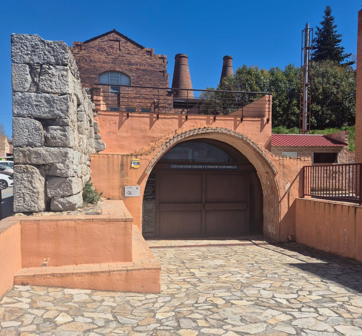 Antiguo pudridero de caoilín, ahora Cueva Museo de Cerámica y Vidrio