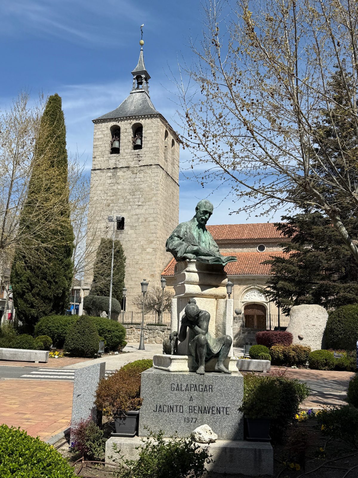 Monumento a Jacinto Benavente en Galapagar