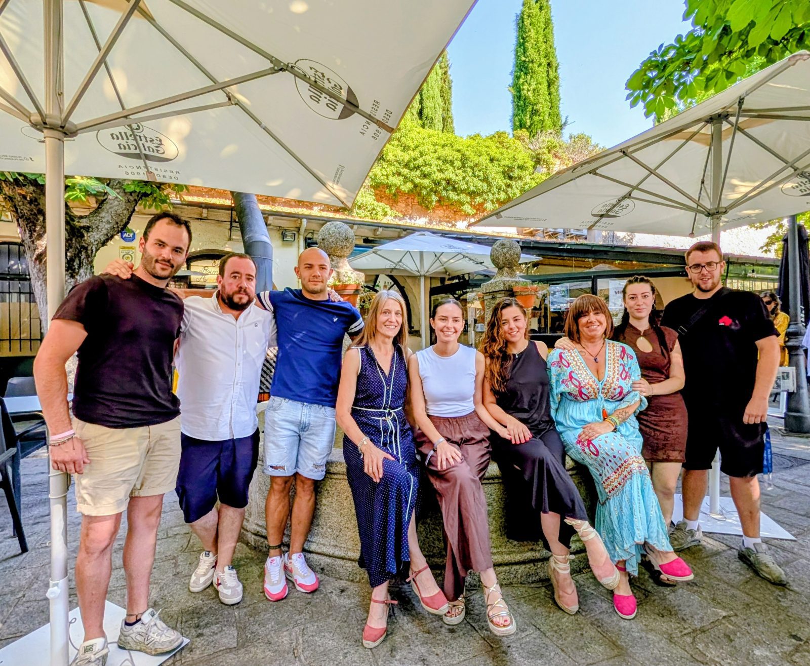 La alcaldesa de San Lorenzo, con las presidentas y varios miembros de la Comisión de las Fiestas del Carmen 2026
