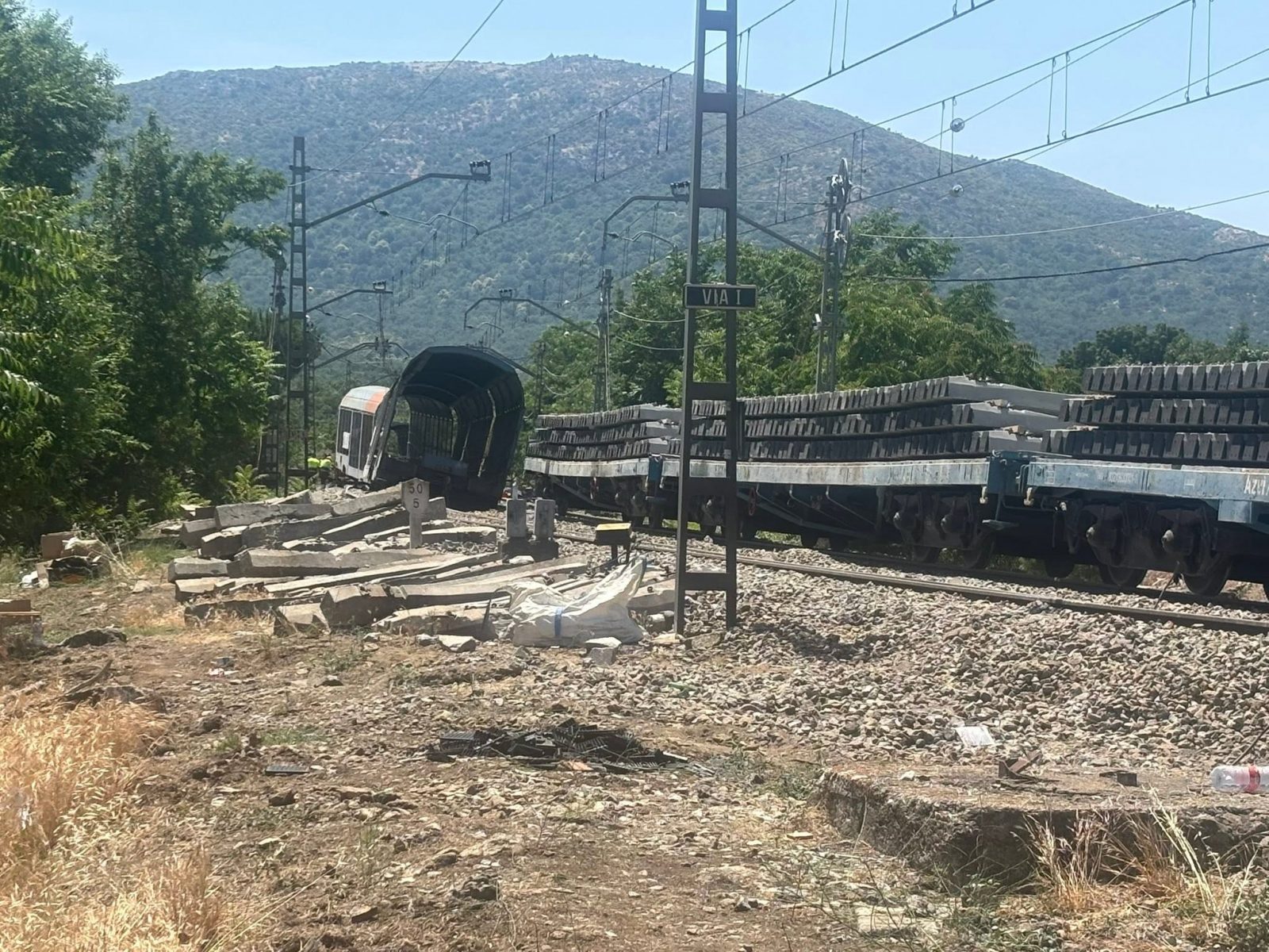 Imagen del tren descarrilado en El Escorial