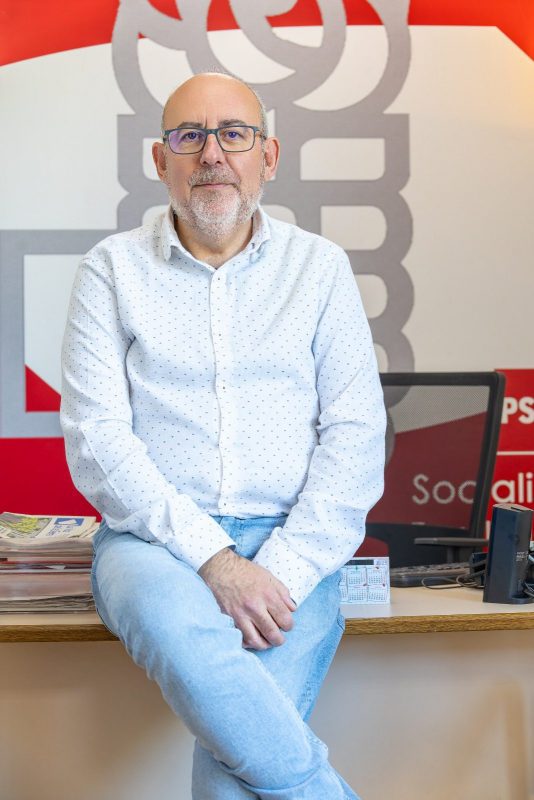 El portavoz socialsita Víctor Ibáñez, en su despacho