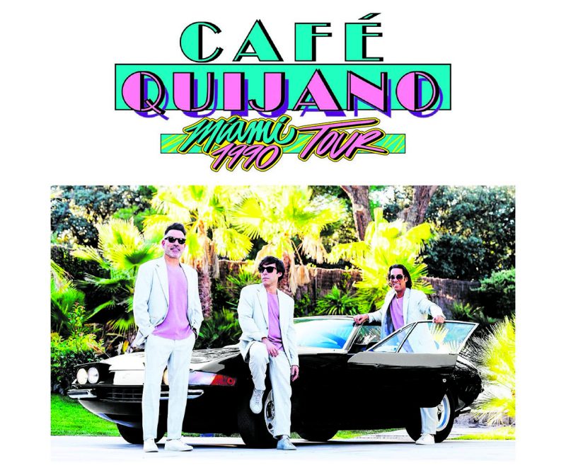 Cartel de Café Quijano "Miami 1990 Tour" con tres hombres trajeados posando junto a un coche deportivo negro.
