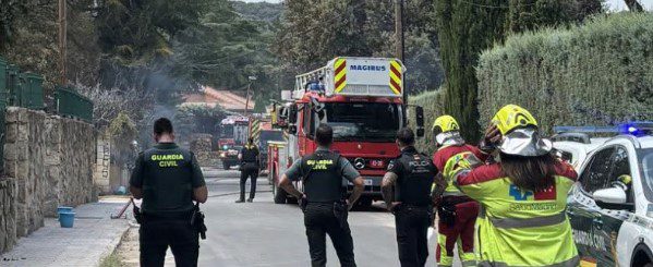 Incendio de arizónicas en una vivienda de Los Arroyos