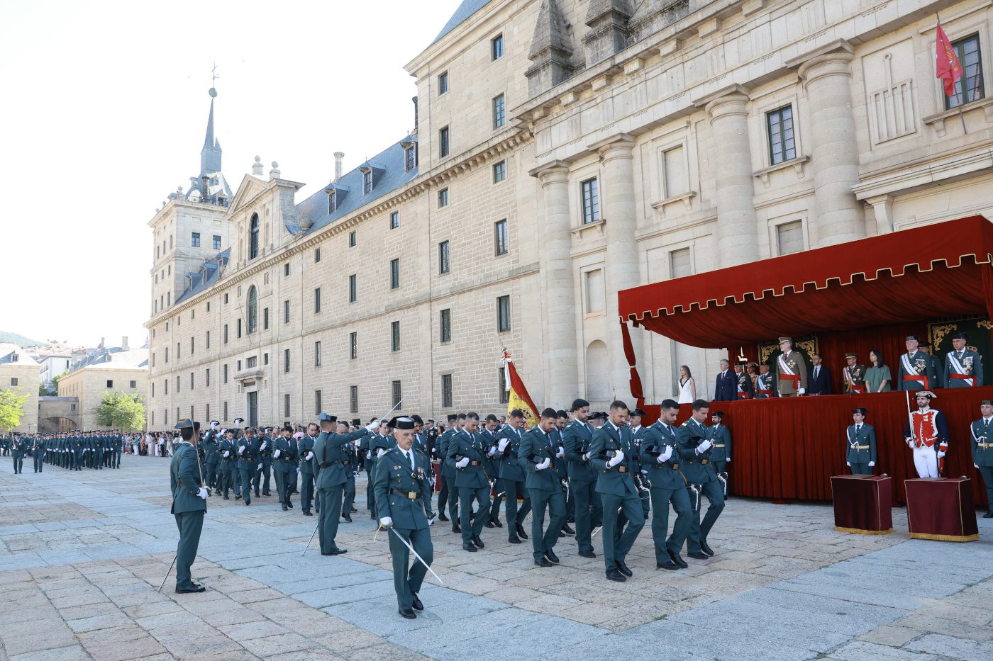Desfile de los nuevos suboficiales de la Guardia Civil en la Lonja del Monasterio de San Lorenzo de El Escorial