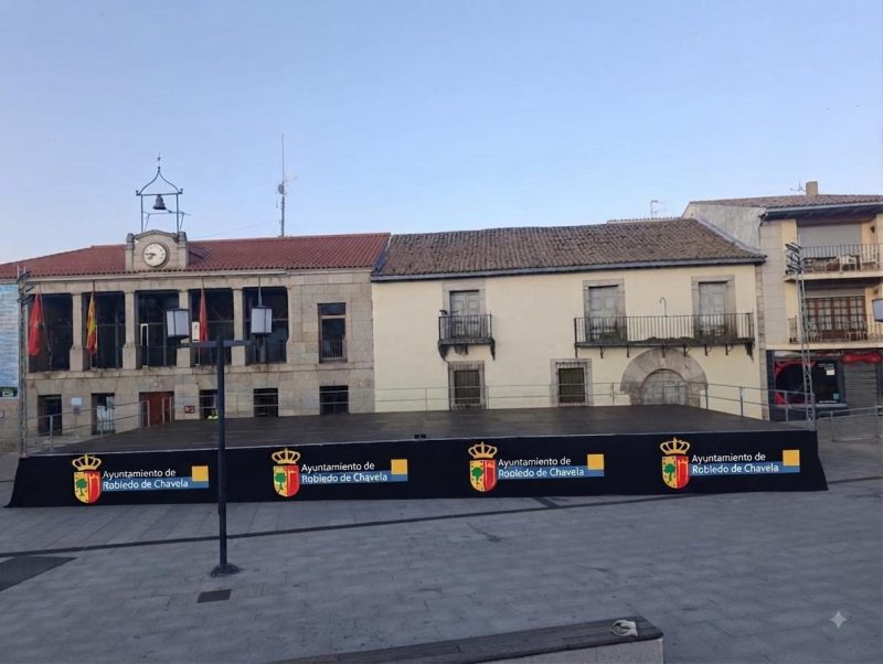 Escenario frente al Ayuntamiento de Robledo de Chavela. Imagen generada por IA