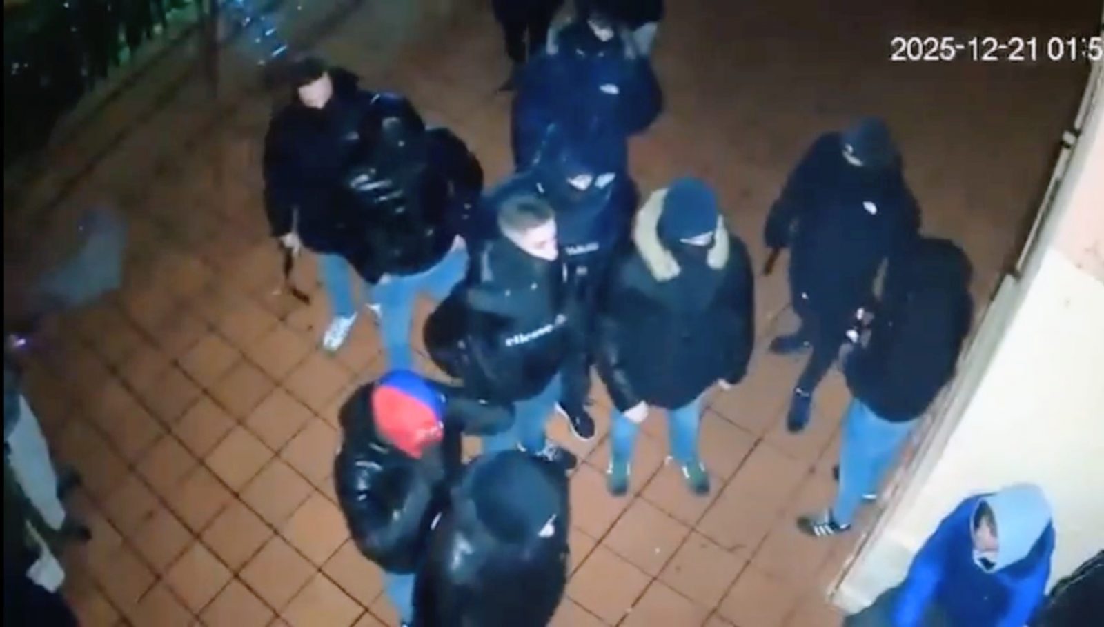 Integrantes del grupo ultra a la salida de un concierto en Guadarrama