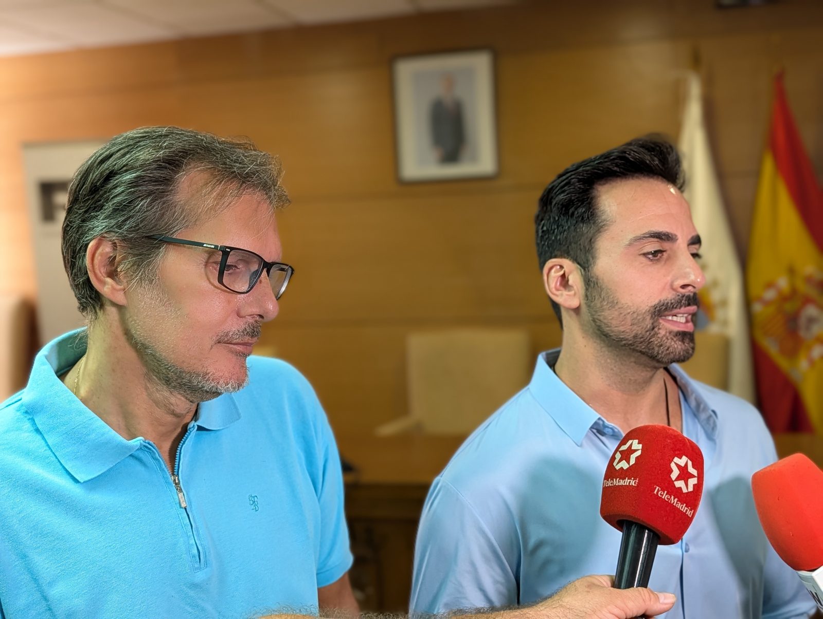 El presidente de la Federación Madrileña de Voleibol, Pedro Gironés, con el del CV Collado Villalba, Juan Luis Mateo